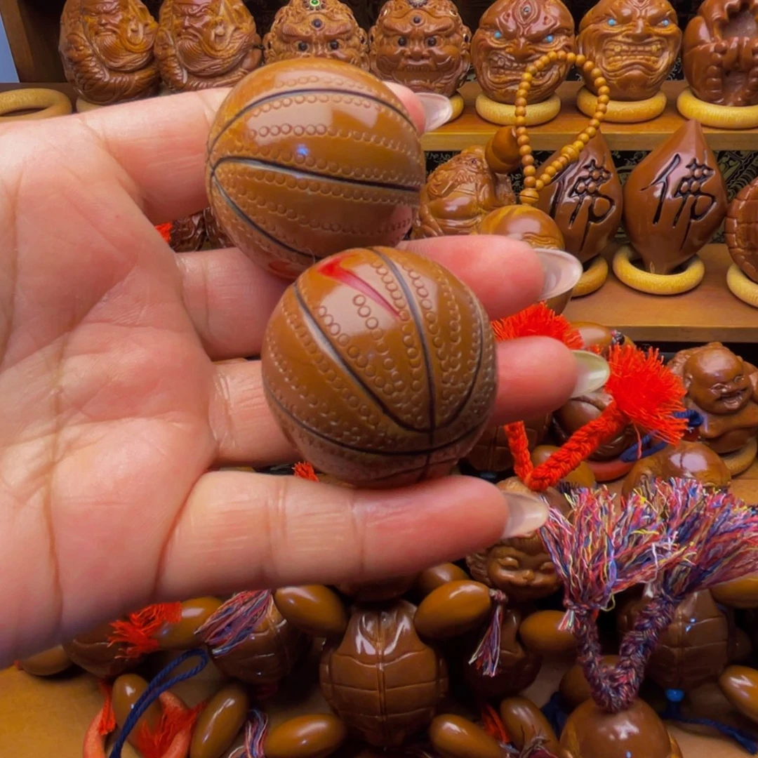 橄榄核吊坠篮球 36 尺寸