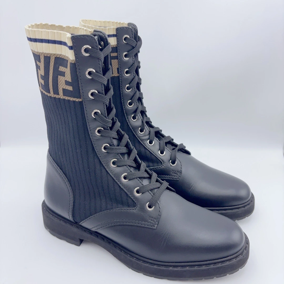 95新 FENDI/芬迪 38码/经典黑色半印马丁靴/01748