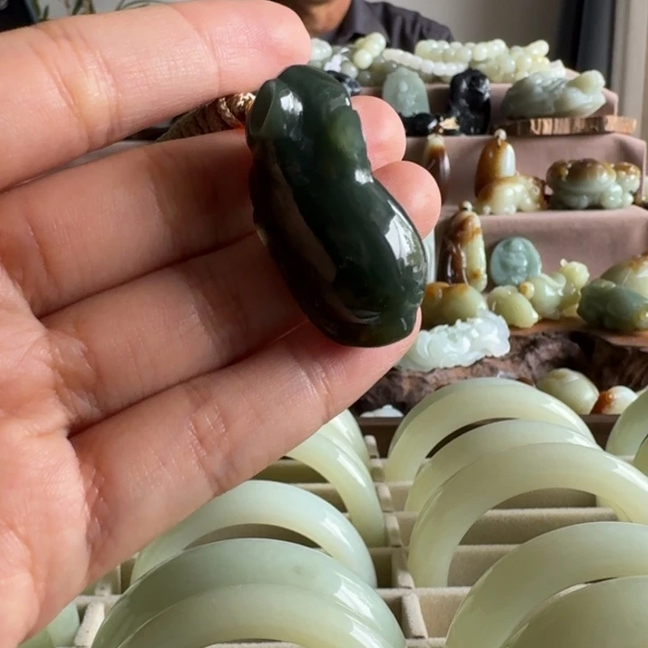 和田玉（糖玉）未镶嵌颈饰