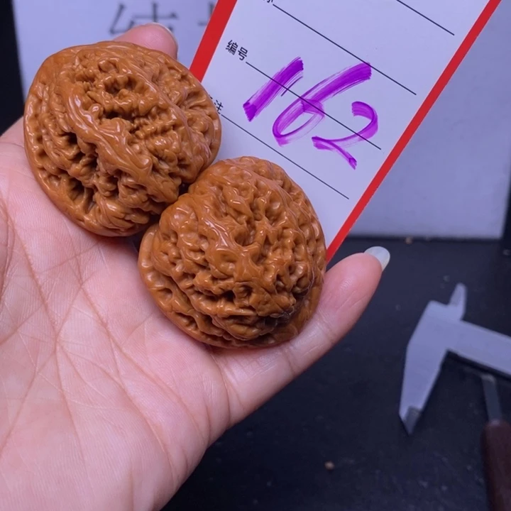 文玩核桃把件162，40粗筋色差