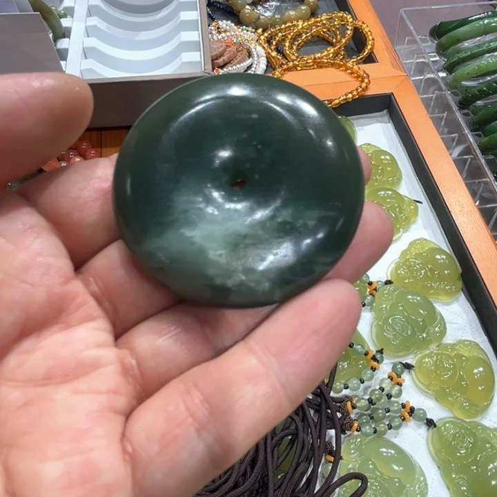 不***律和田玉未镶嵌手镯