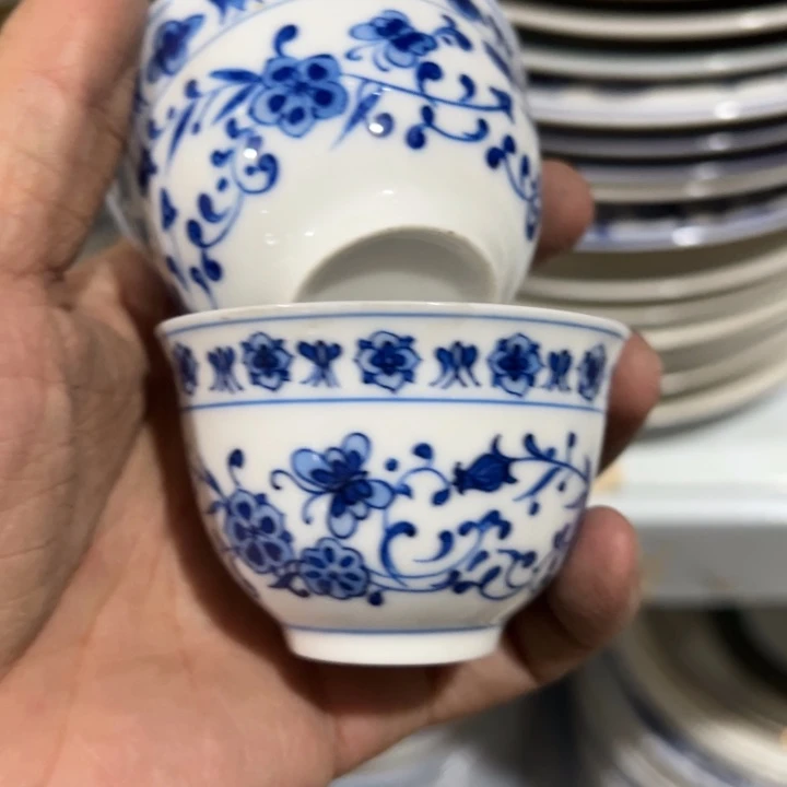 手绘微瑕品茗杯两个