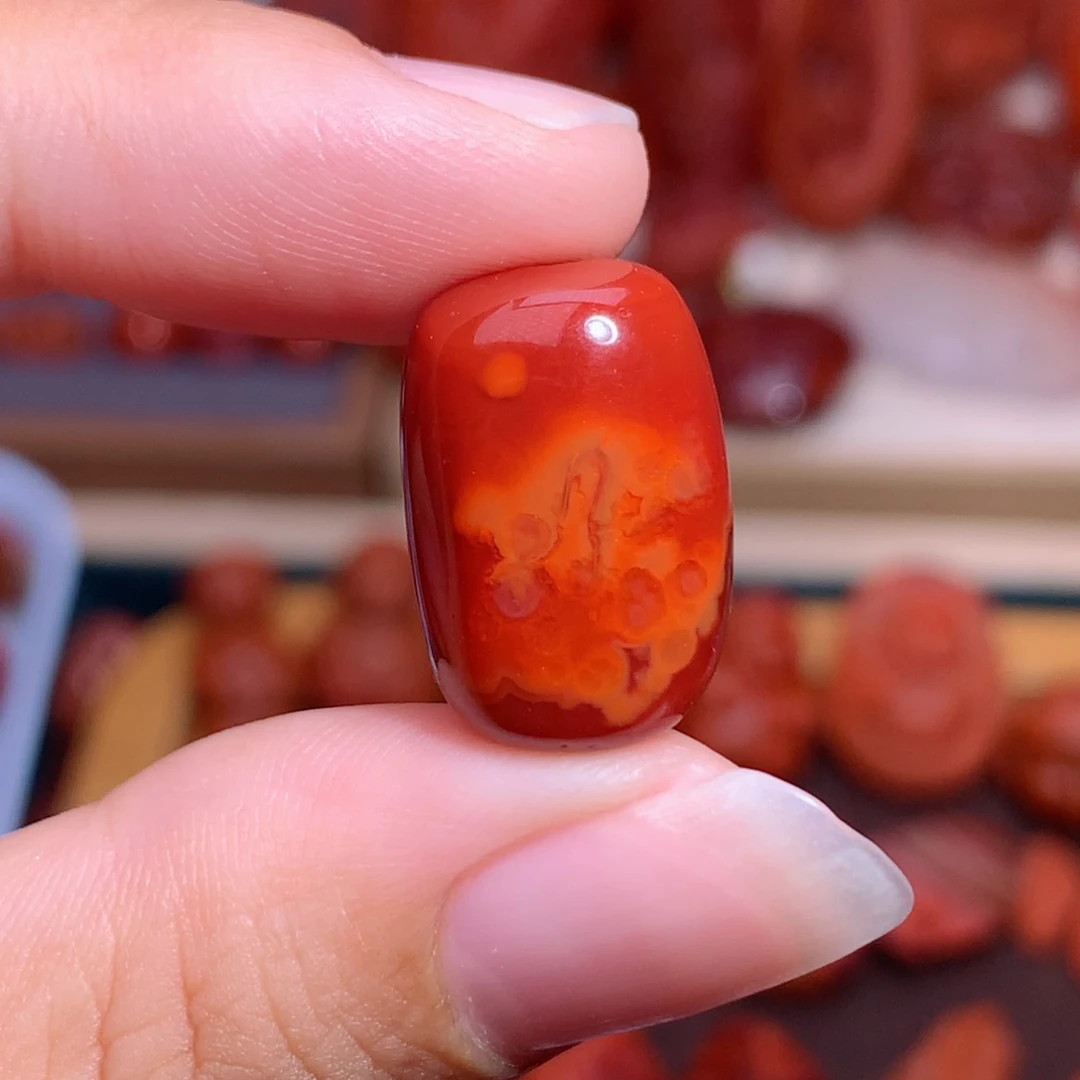 南红玛瑙未镶嵌珠宝半成品牛血随型