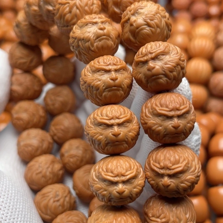 猴头核桃吊坠大**狼斗战胜佛