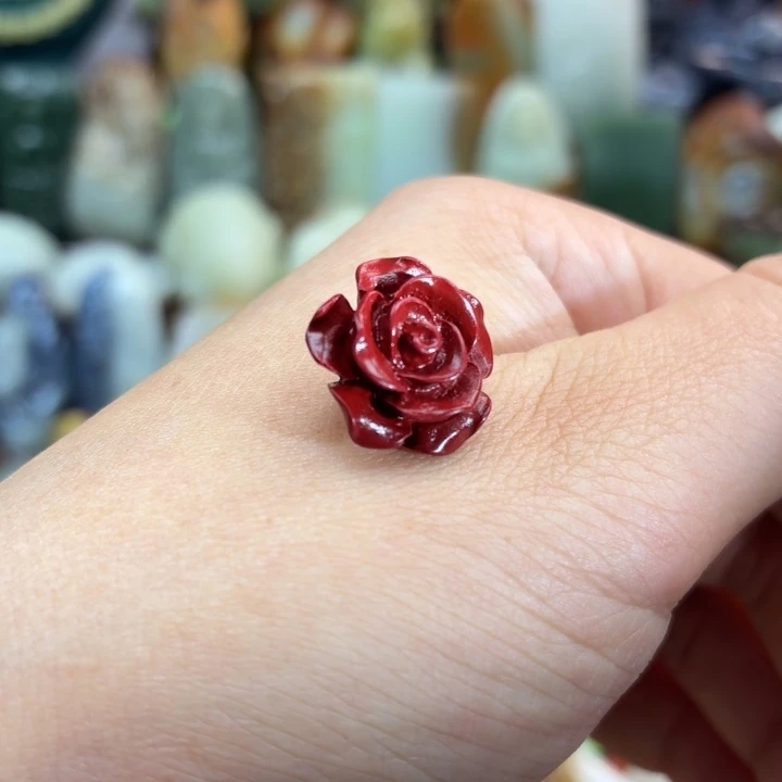 天然辰砂红玫瑰花朵