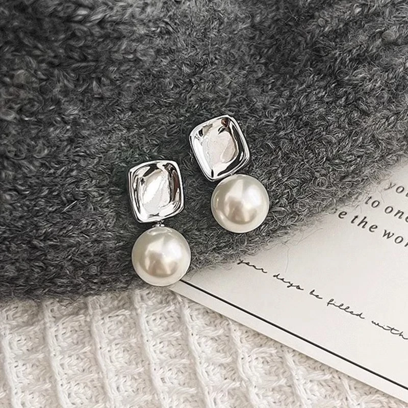 轻奢小众几何方形耳钉潮2025新款高级感金属冷淡风耳坠百搭耳饰女