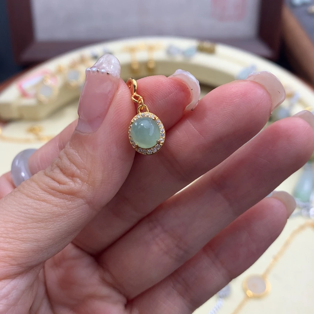 翡翠未镶嵌颈饰滴流