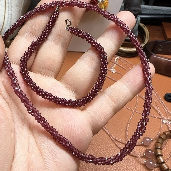 石榴石颈饰未镶嵌开****?