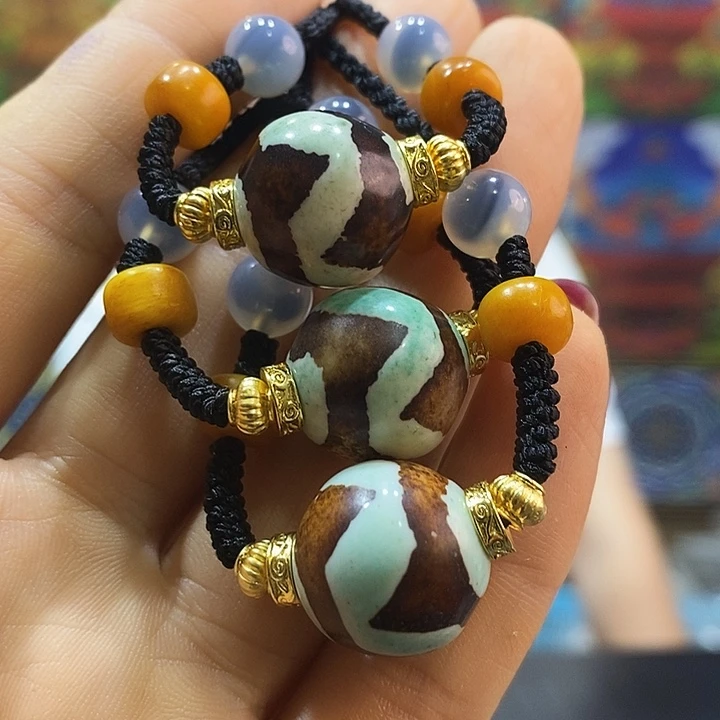 未镶嵌颈饰玛瑙/玉髓（覆膜）90多样性发其一