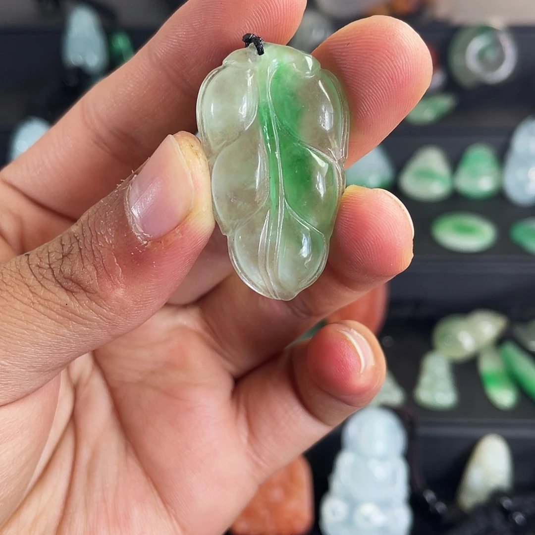 翡翠未镶嵌颈饰翡翠挂件叶子