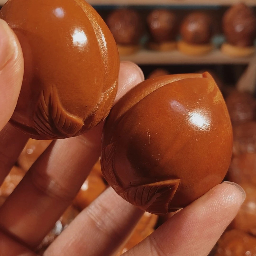 橄榄核把件寿桃一对