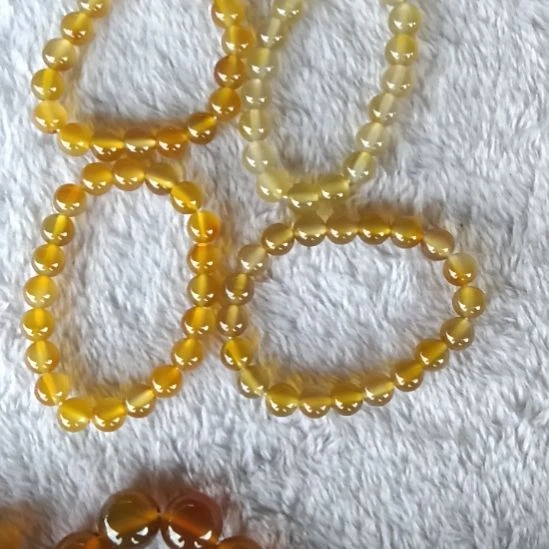 周***边石英质玉手串未镶嵌