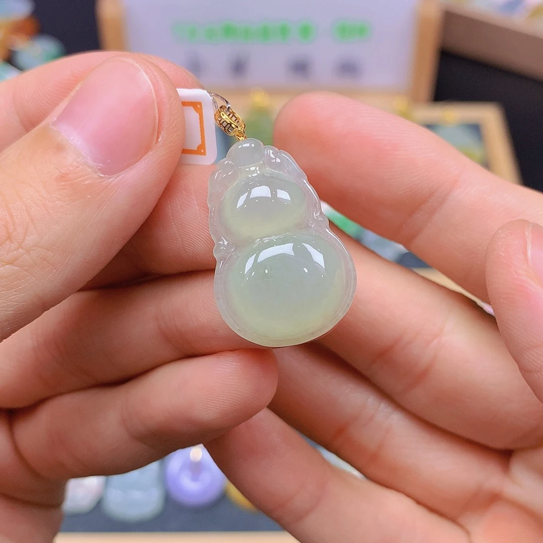 翡翠18K金镶嵌颈饰翡翠