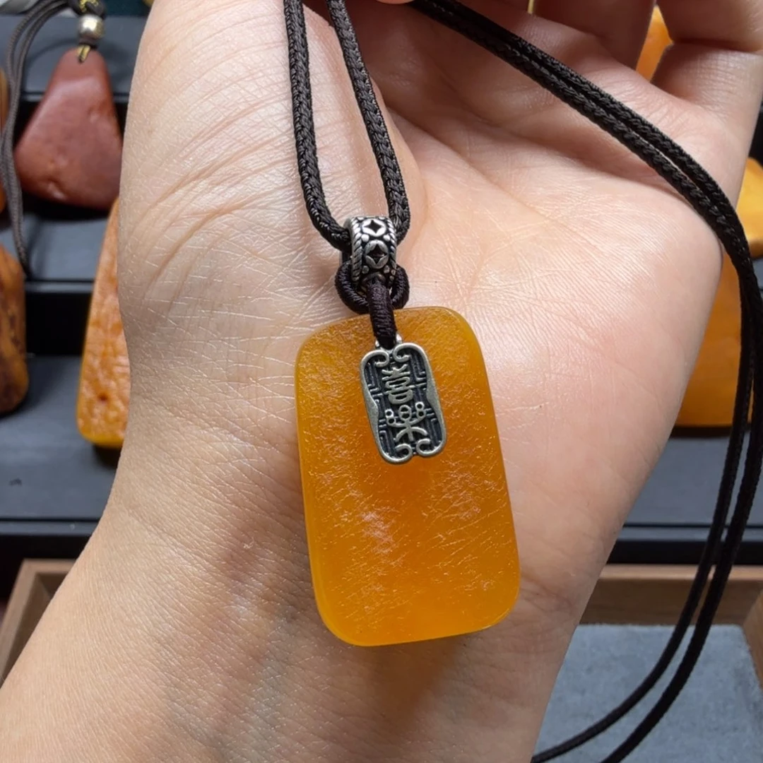 未镶嵌吊坠(赠链)琥珀