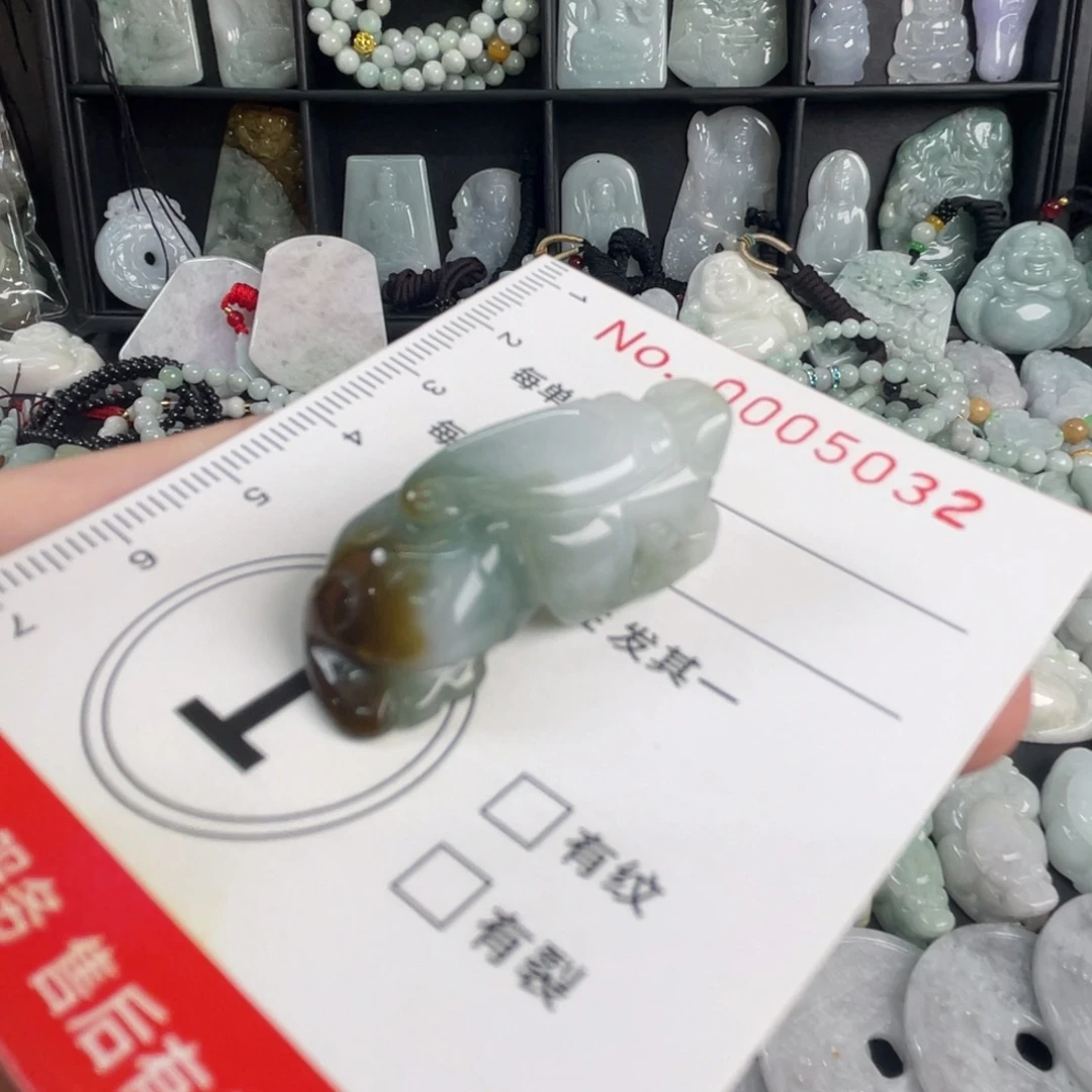 吊坠(不含链)未镶嵌翡翠微瑕