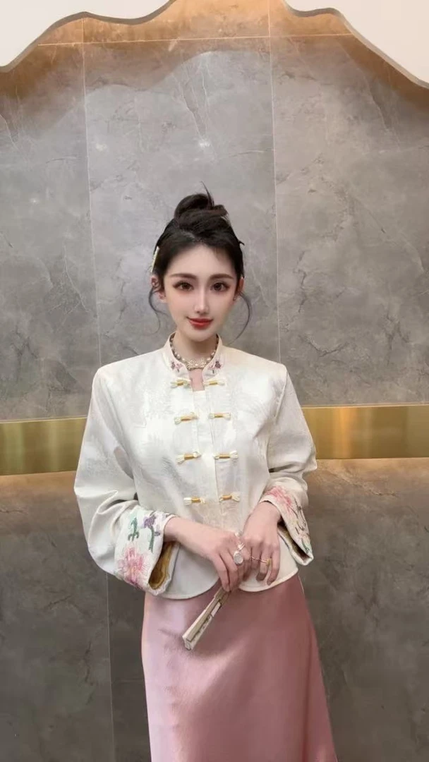 3603新国潮袖口重工刺绣外套