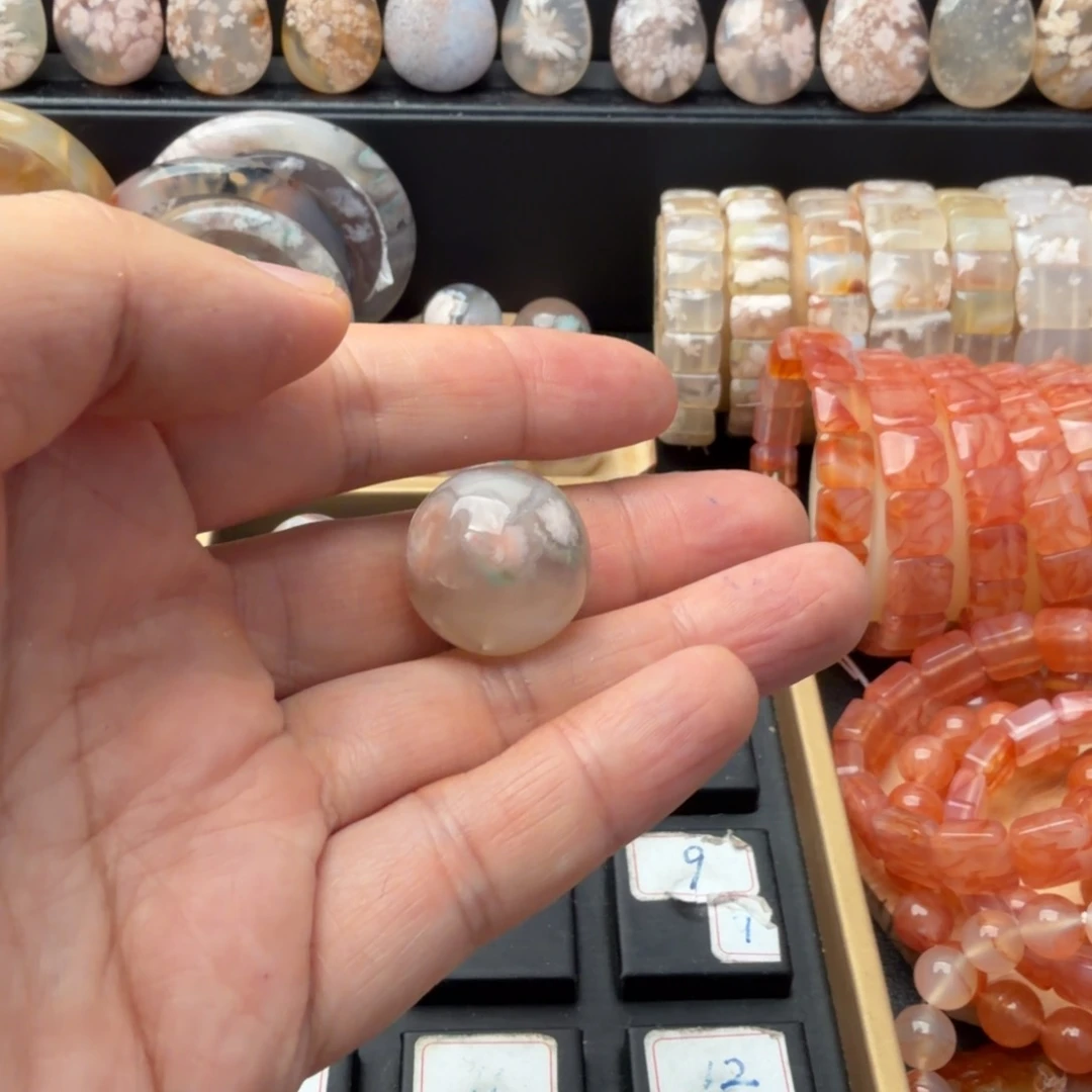 苏***米玛瑙/玉髓合金颈饰