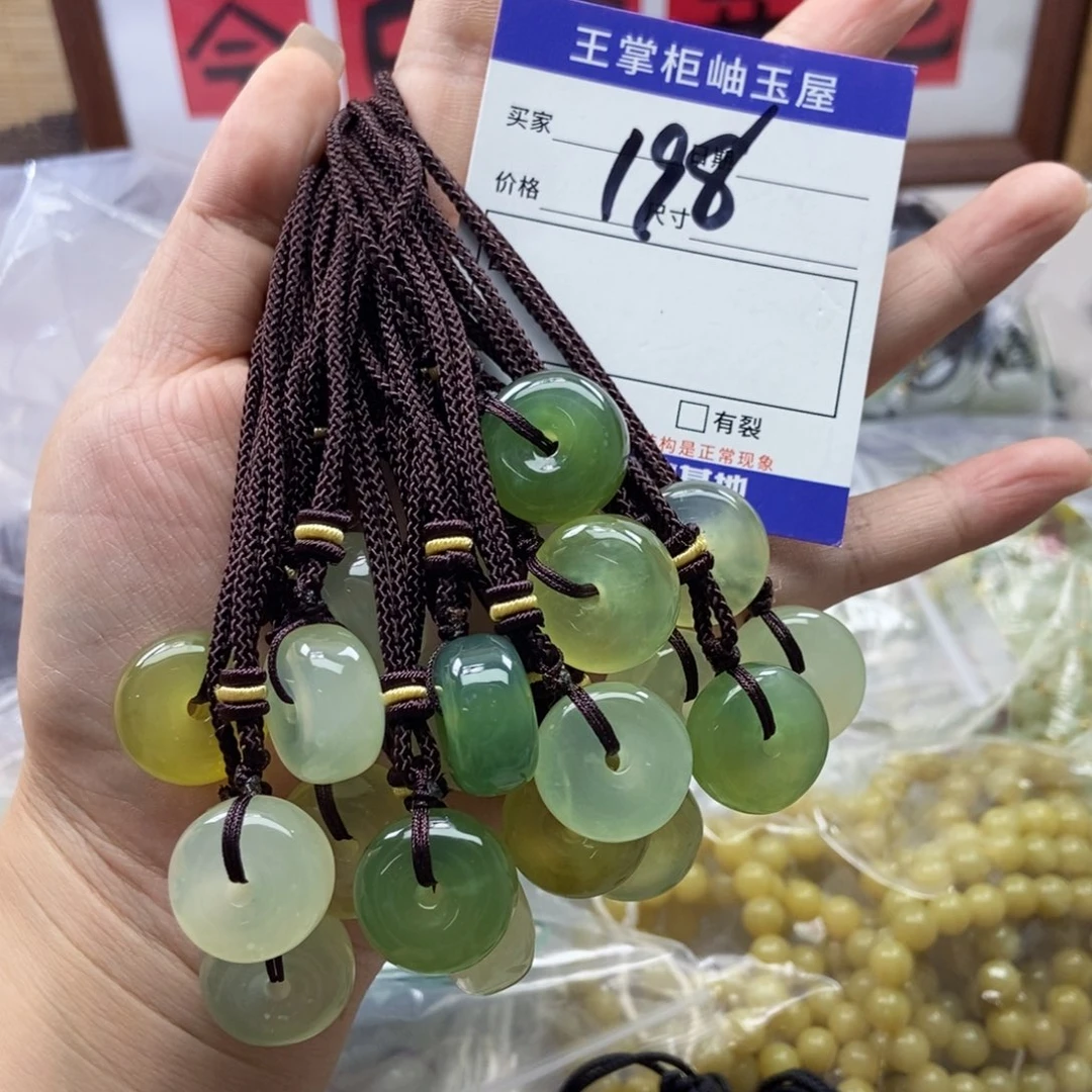 岫玉未镶嵌吊坠吊坠多样性，发一个