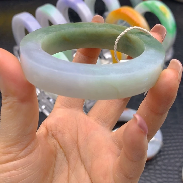 定制翡翠未镶嵌翡翠手镯