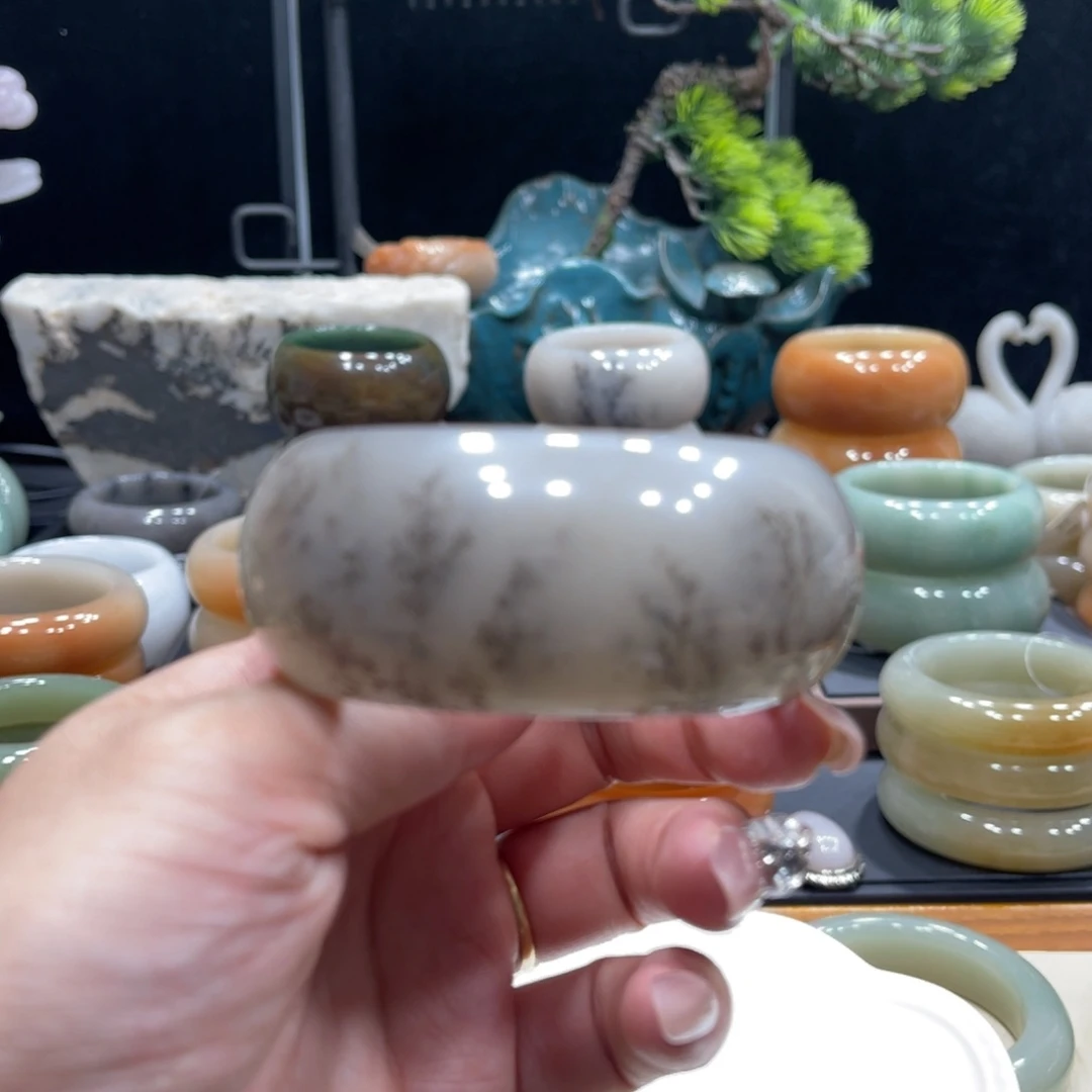 石英质玉手镯未镶嵌