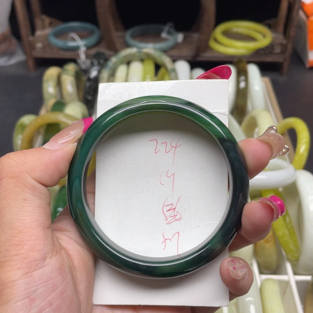 蛇纹石玉未镶嵌手镯