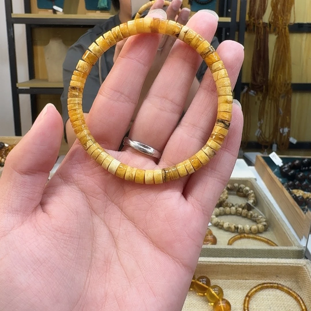 大***姆琥珀未镶嵌裸石抚顺琥珀5.8mm干白花