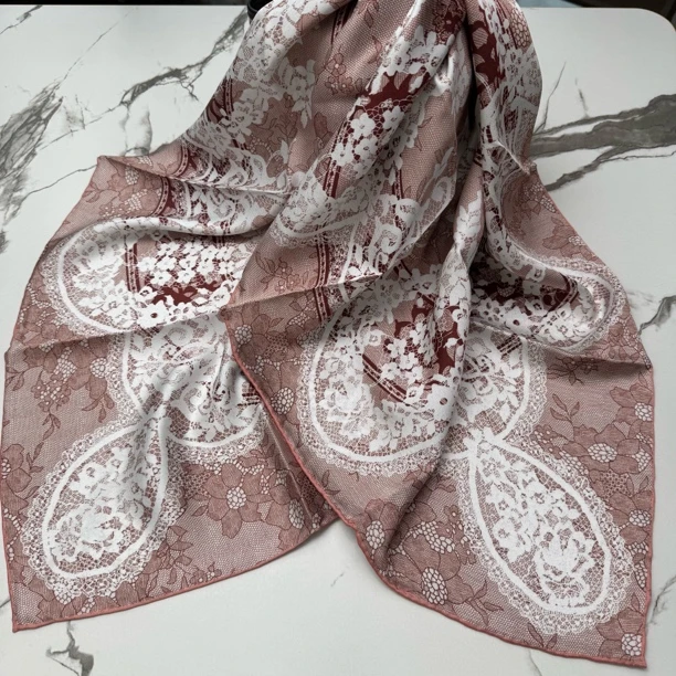 丝纡---蕾丝花园   意罗绸同花异色桑蚕丝90*90围巾披肩