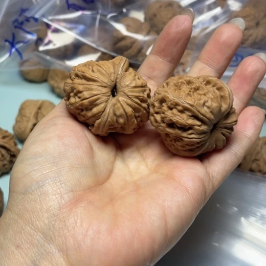 小***光文玩核桃吊坠元宝38