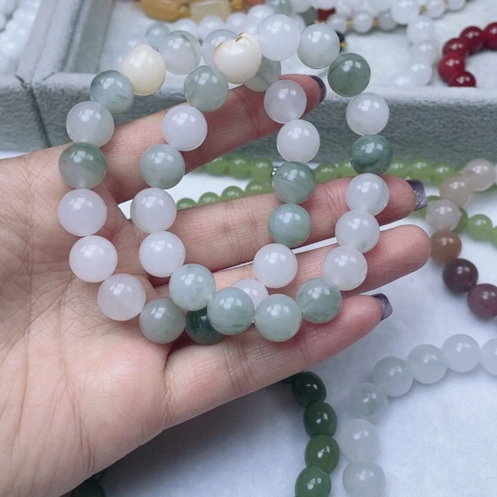 叶***子石英质玉未镶嵌手链