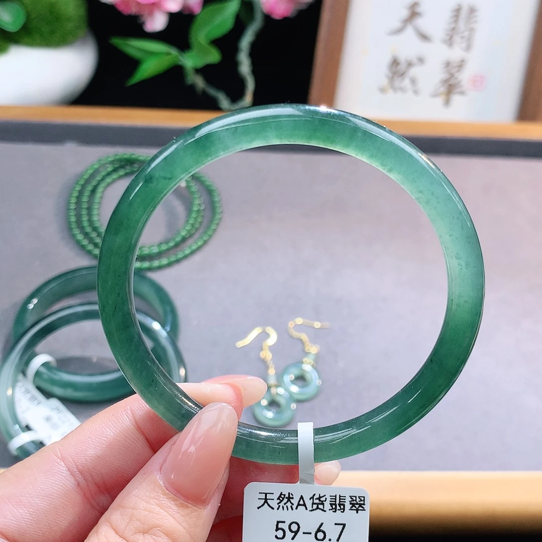 未镶嵌手镯（圆镯）翡翠