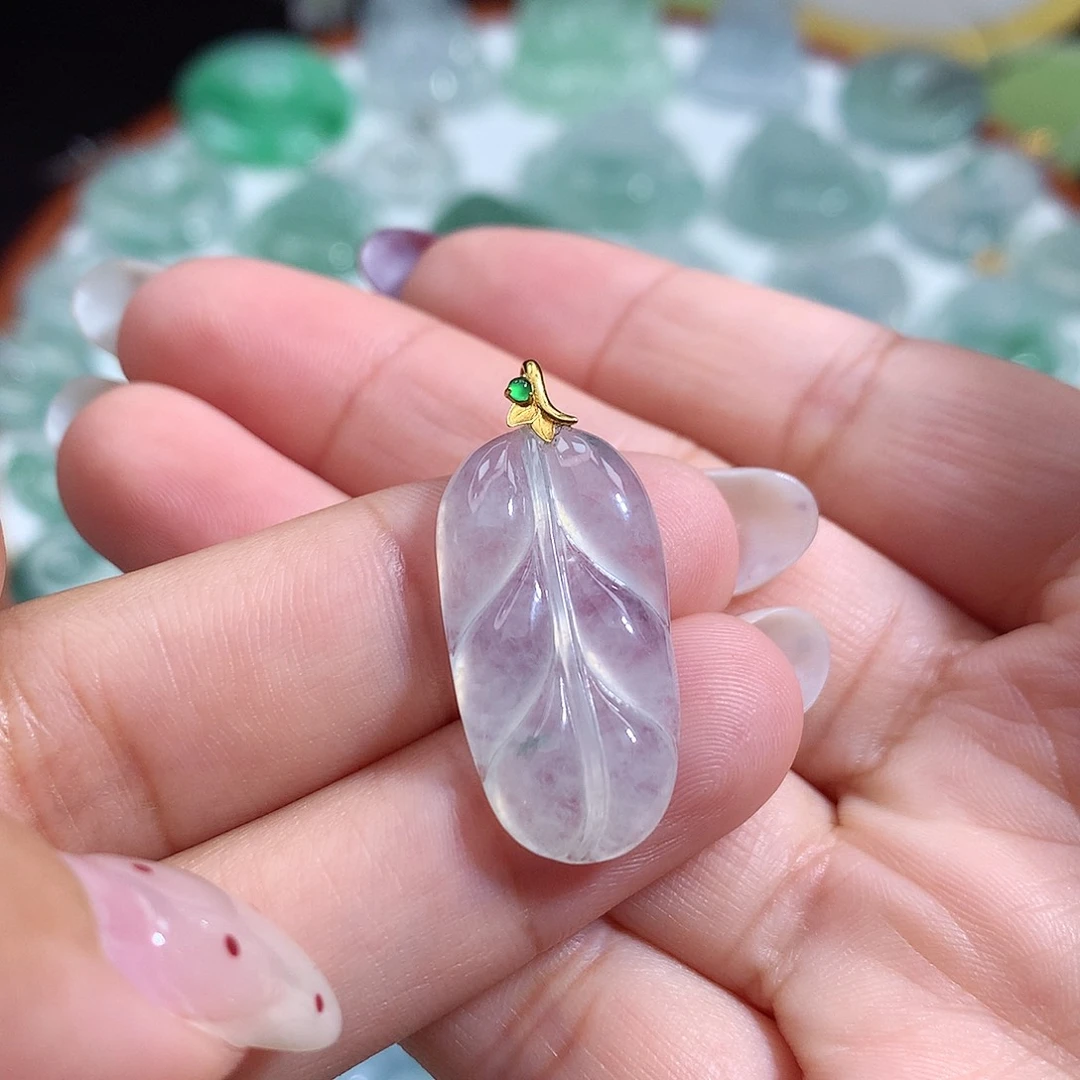 翡翠未镶嵌颈饰叶子