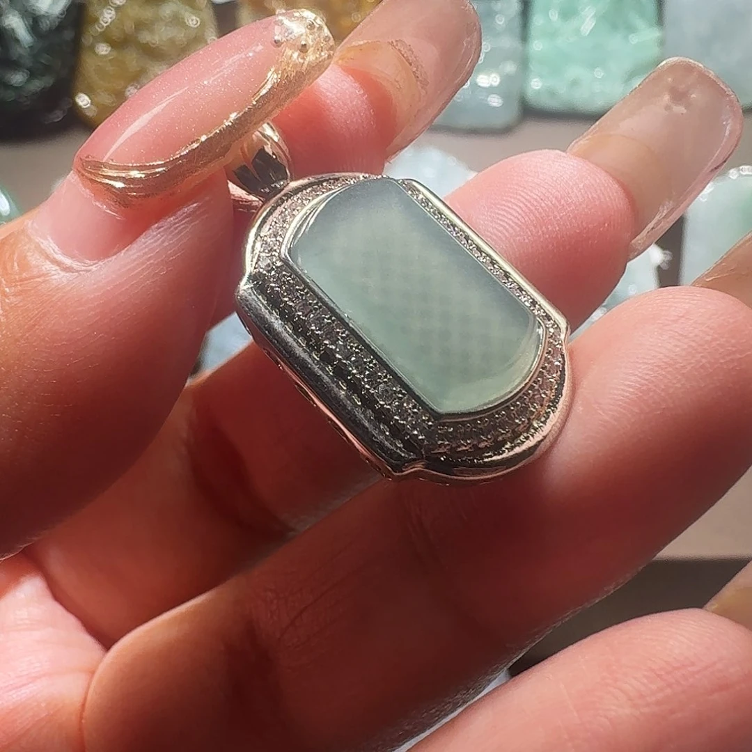 翡翠合金颈饰无事牌