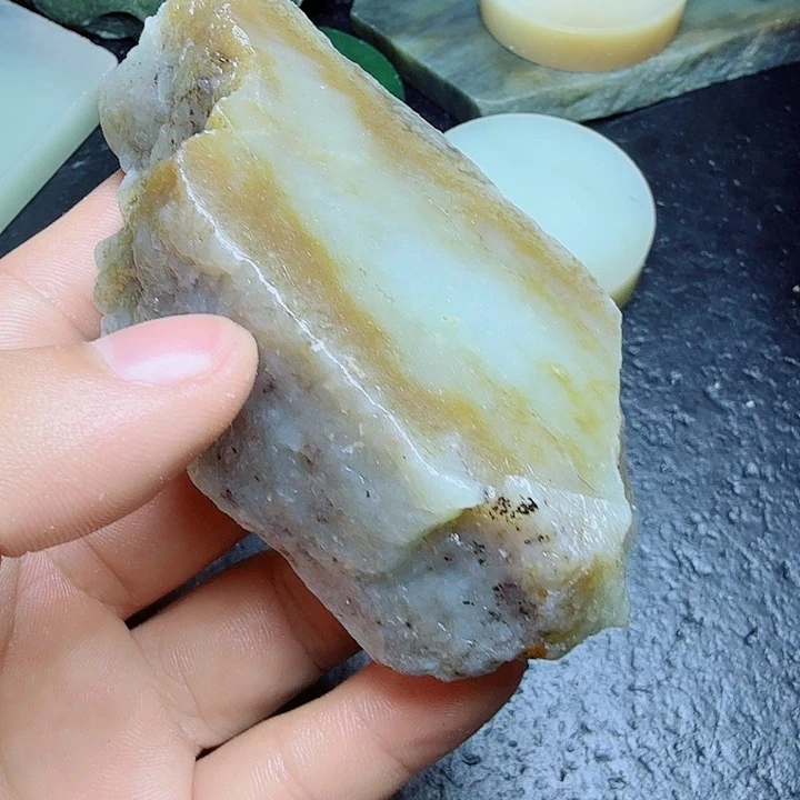 和田玉（糖玉）未镶嵌珠宝奇石