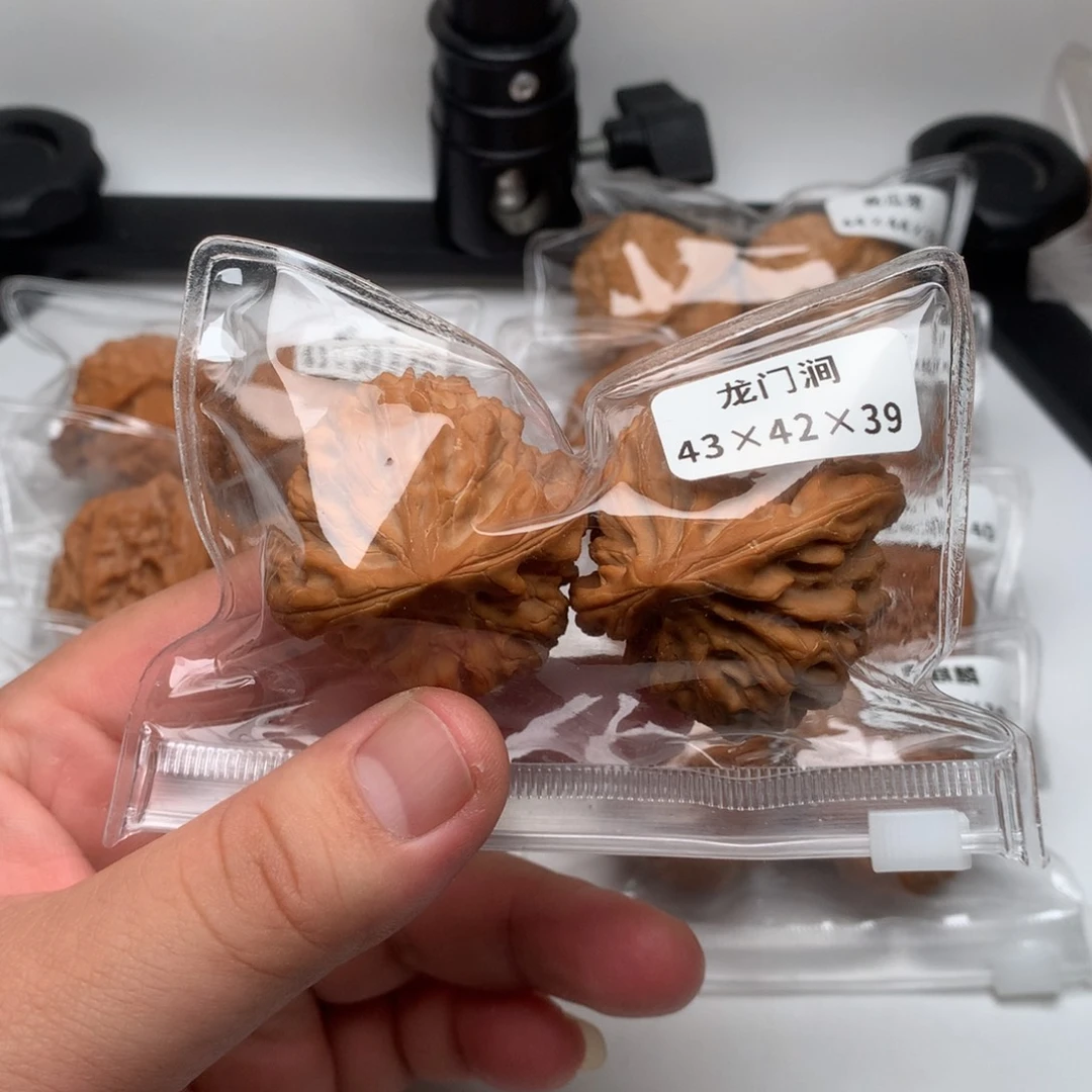 文玩核桃吊坠龙门涧