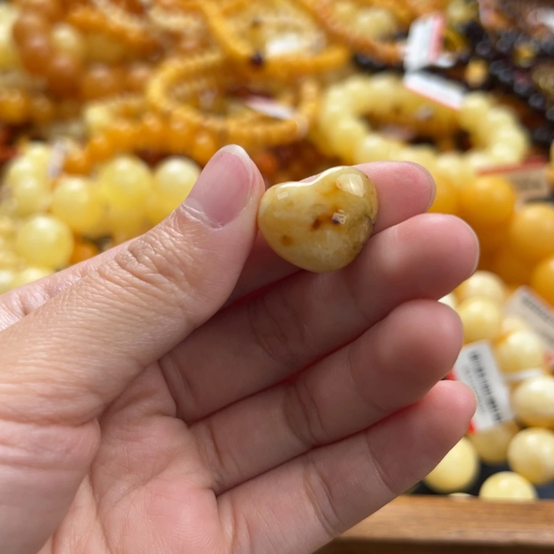 未镶嵌琥珀珠宝奇石