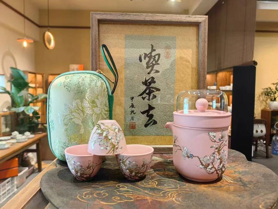 KK0681-粉色玉兰花一壶三杯旅行快客（带证书）