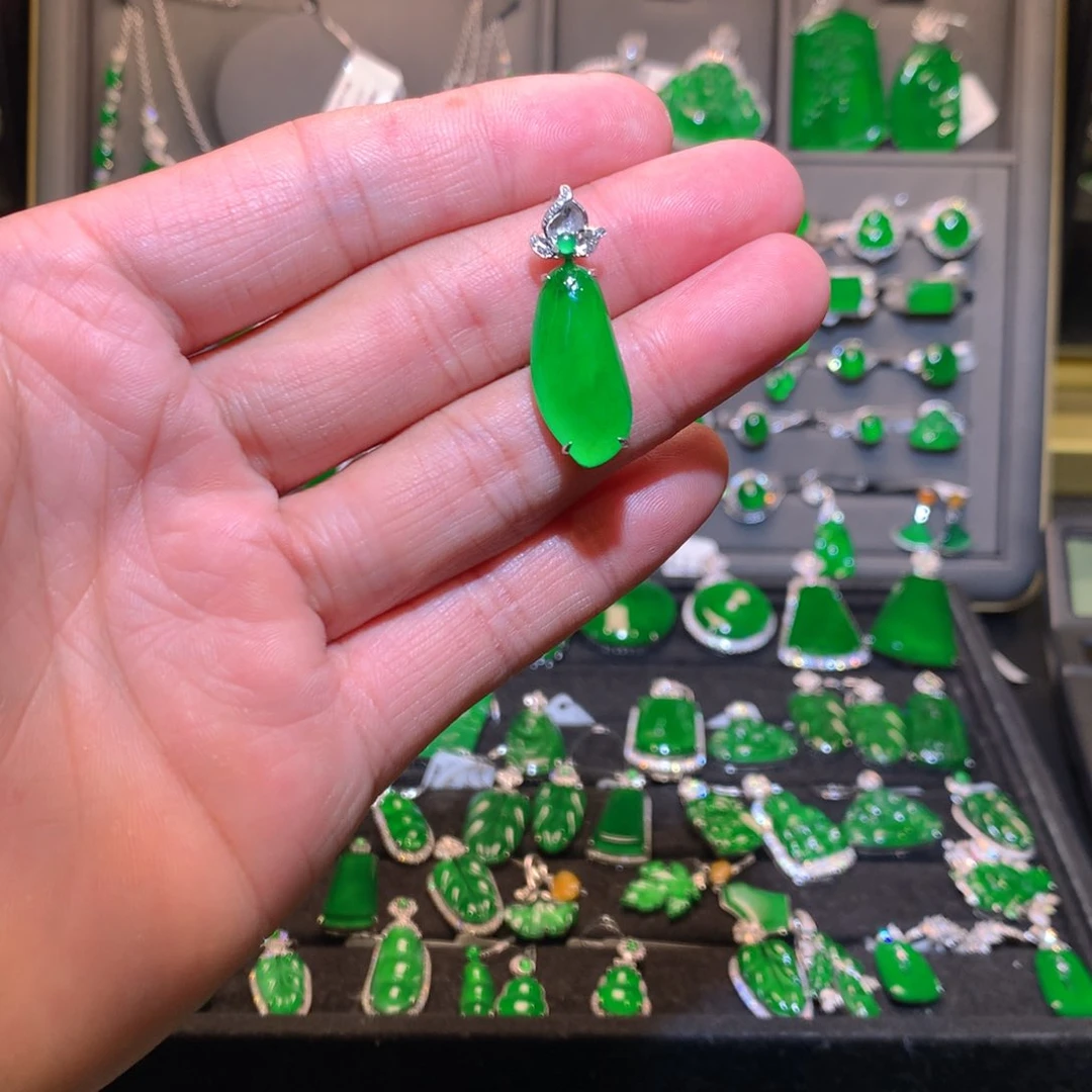 翡翠吊坠(不含链)18K金镶嵌A**Y天然翡翠