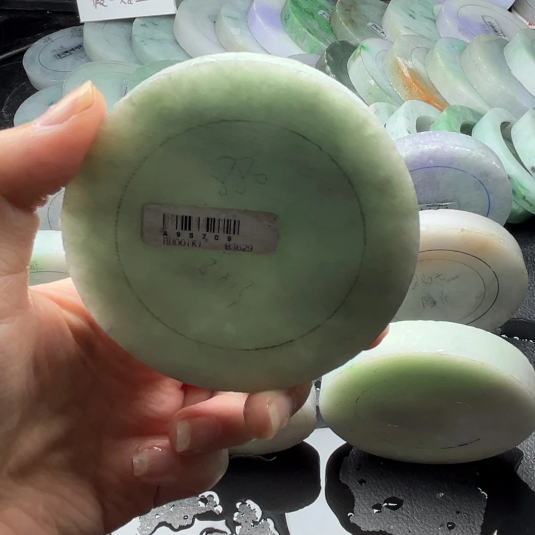 定制翡翠未镶嵌翡翠手镯