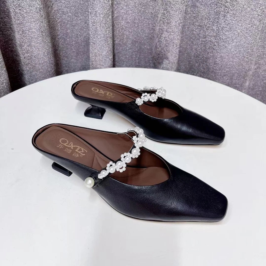 QMS1024-2573 黑色 夏季2025新款舒适时尚方头舒适低跟包头拖鞋