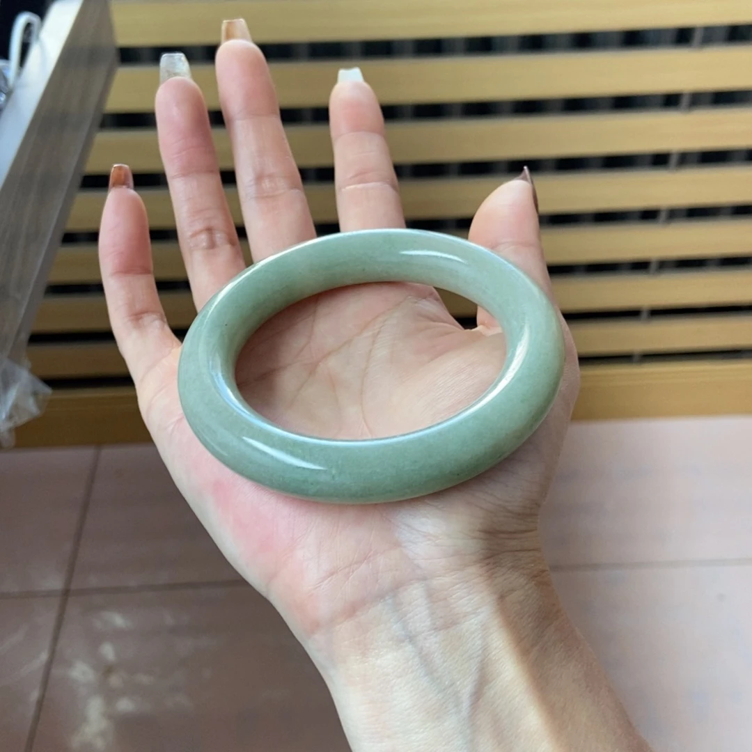 未镶嵌手镯石英岩玉