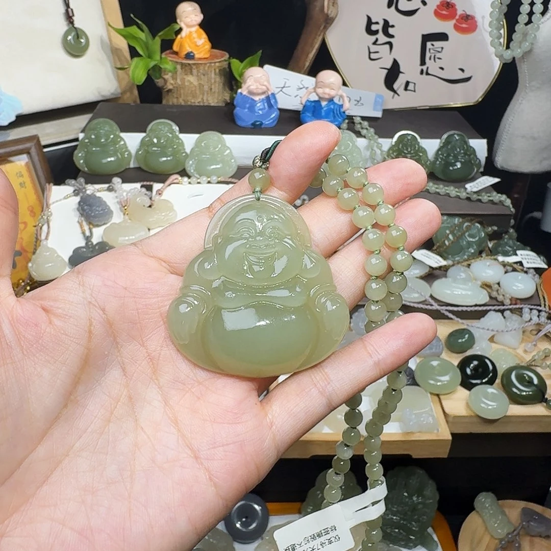 水***婷和田玉未镶嵌颈饰