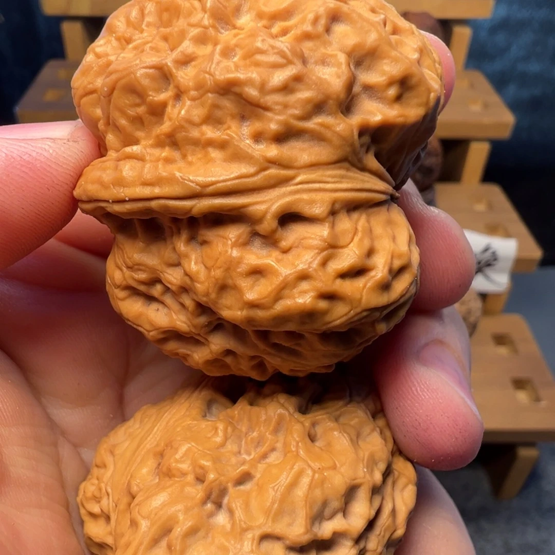 文玩核桃吊坠孟姜石45mm