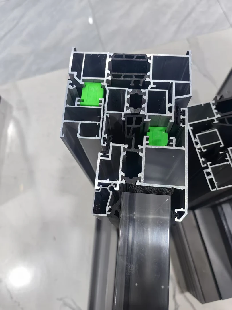 100超静音窗户工厂发货658一平方带玻璃