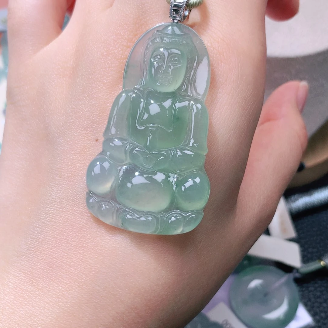 颈饰18K金镶嵌翡翠观音