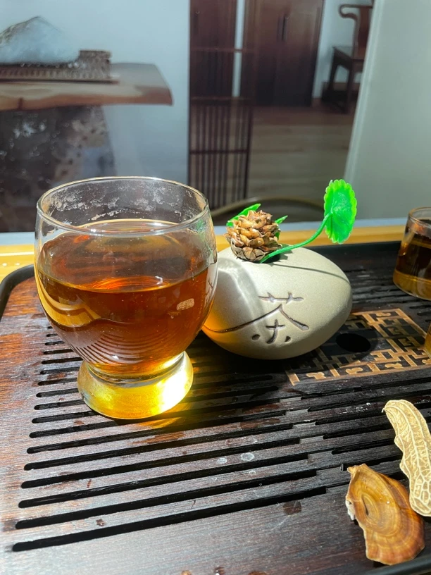 云南凤庆红茶茉莉香针