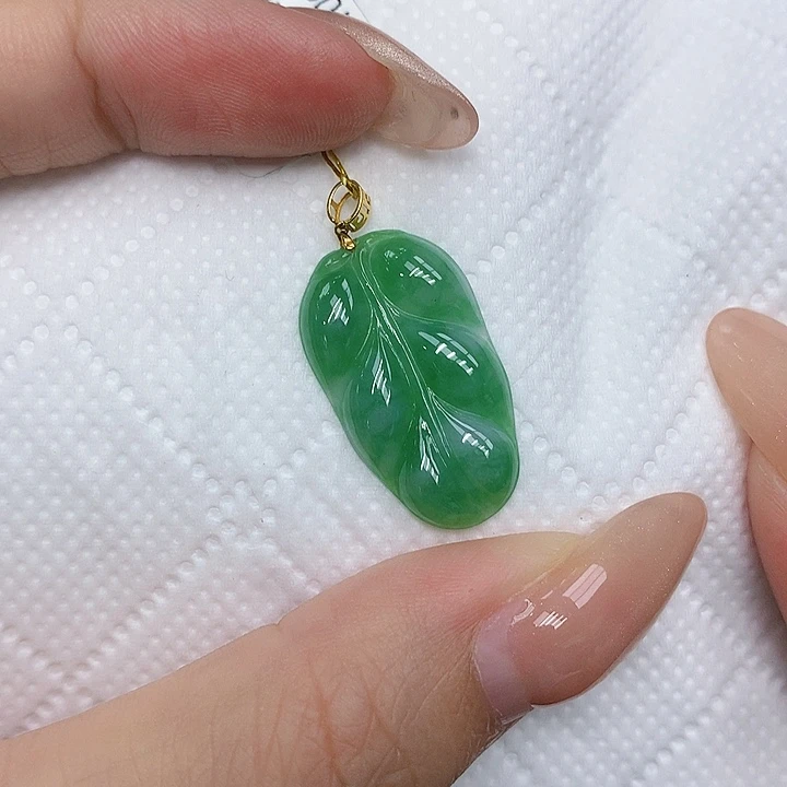 颈饰18K金镶嵌翡翠