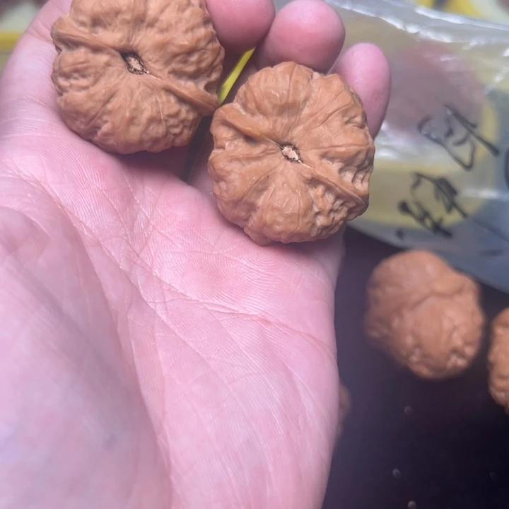 核桃H***y怀柔水晶娃，37白茬