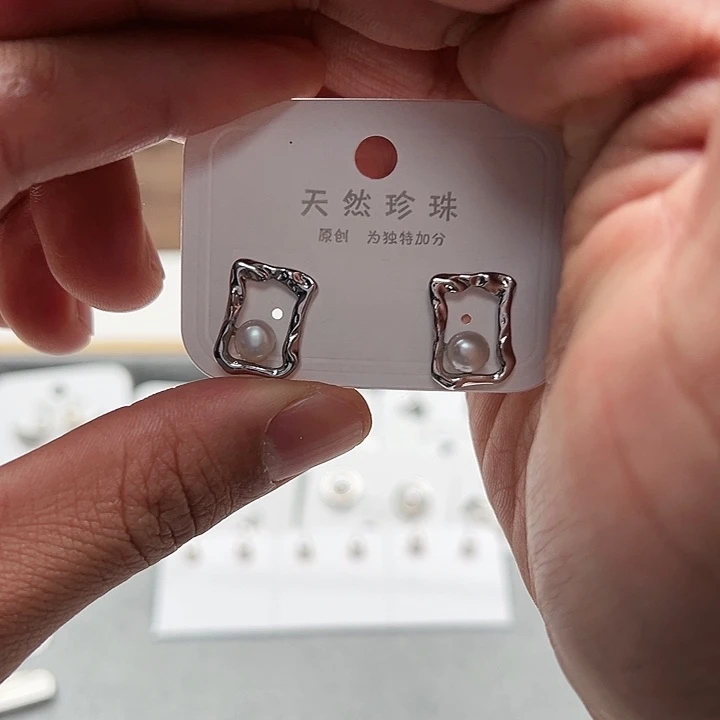 淡水珍珠银S925镶嵌耳饰