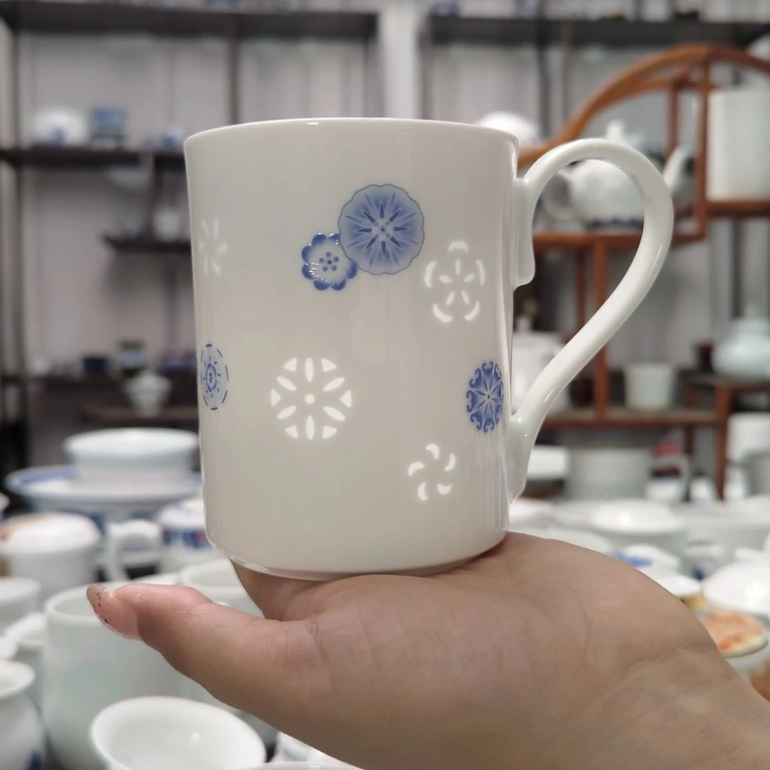 瓷青花皮球花马克杯一个