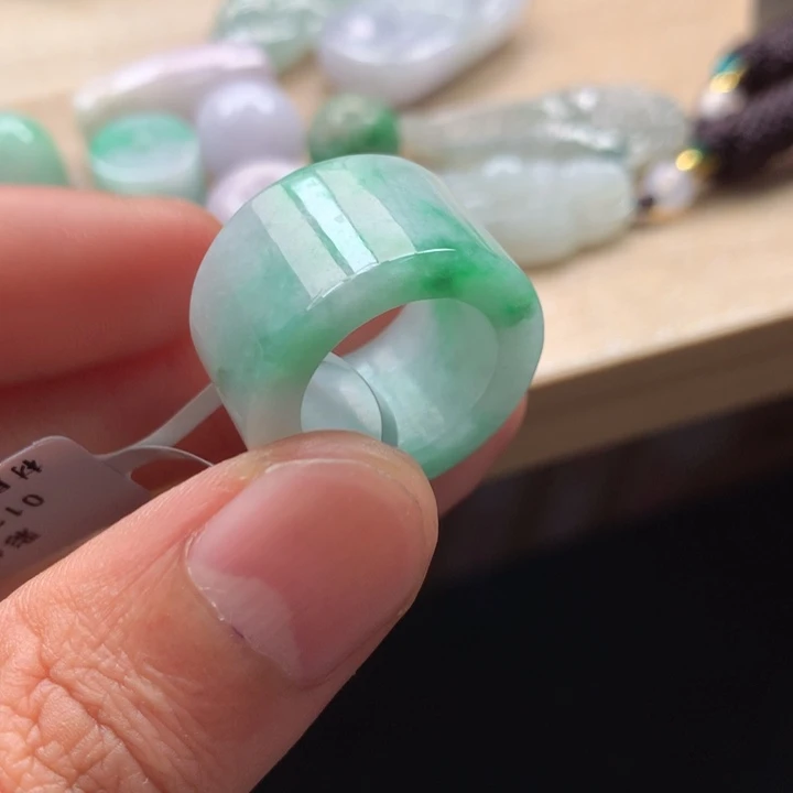 翡翠未镶嵌颈饰吊坠